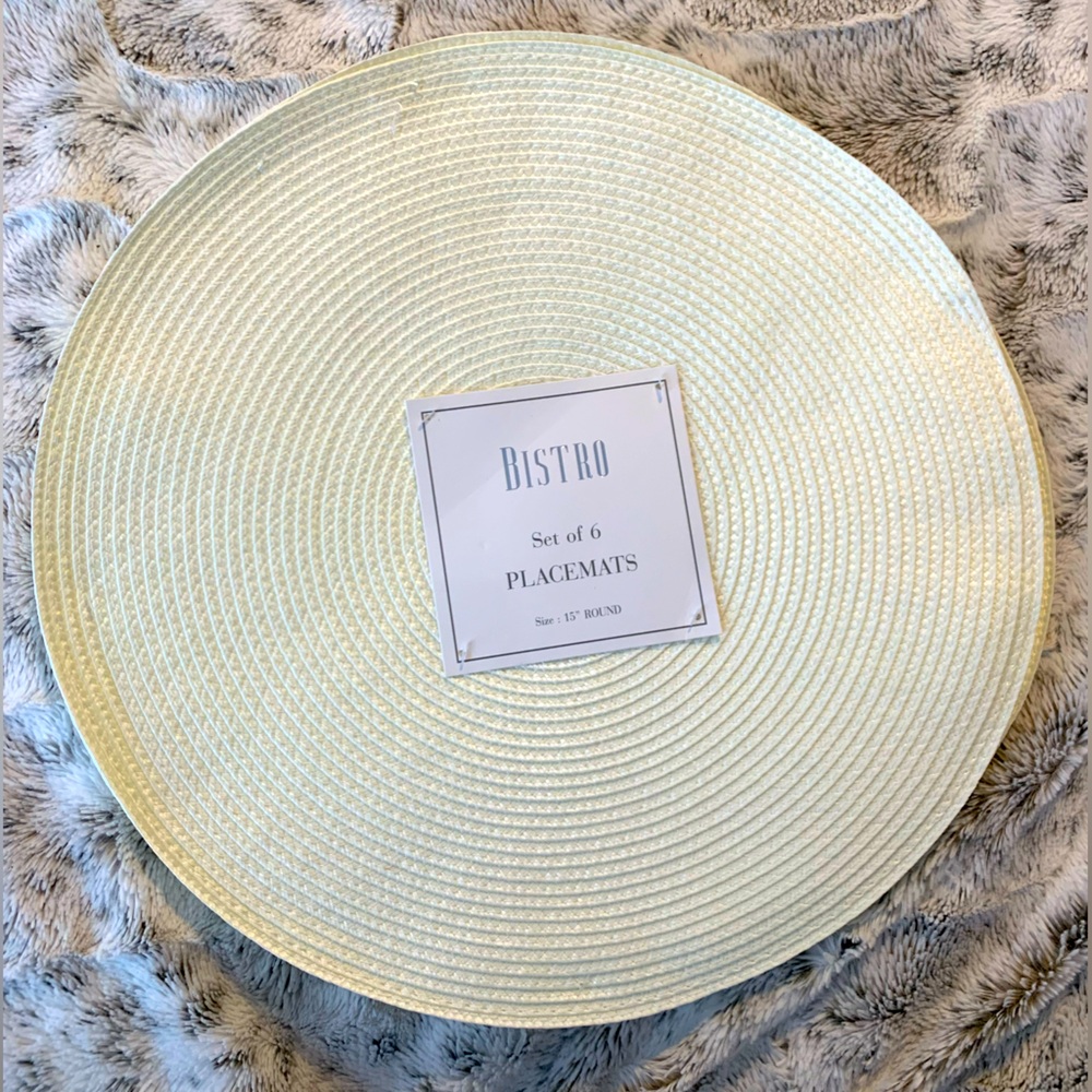 NWT CREAM RATTAN ROUND PLACEMATS 6 TOTAL NEUTRAL COLOR GREAT DECORATING/HOLIDAY